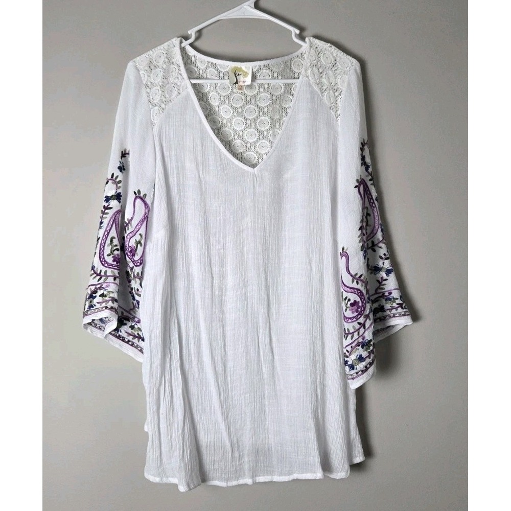 Fig and Flower Embroidered Blouse Plus Size 2X White Purple Floral Boho